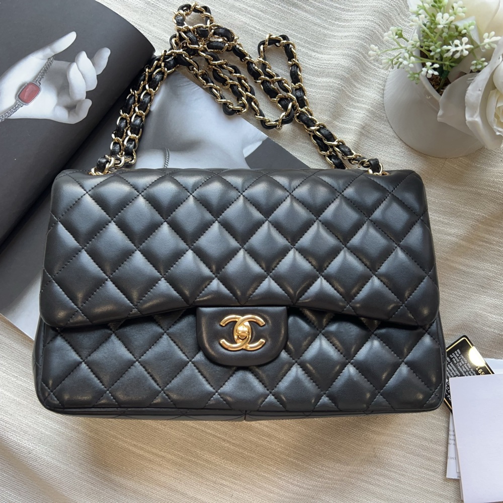 CHANEL Lambskin Quilted Jumbo Double Flap Black